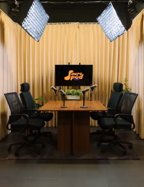 4-person desk panel